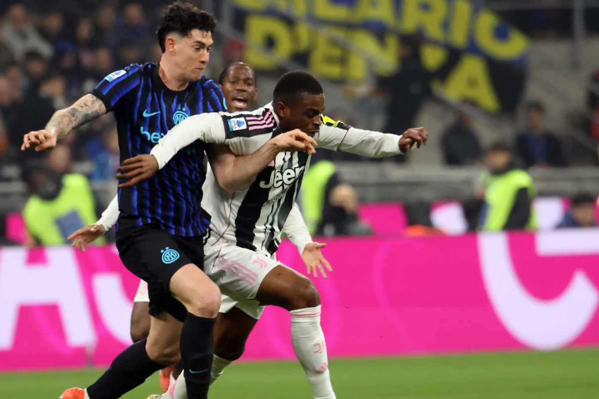 Cambiano le regole nel calcio: la FIFA dice addio ai "casi Bastoni" e modifica anche il VAR